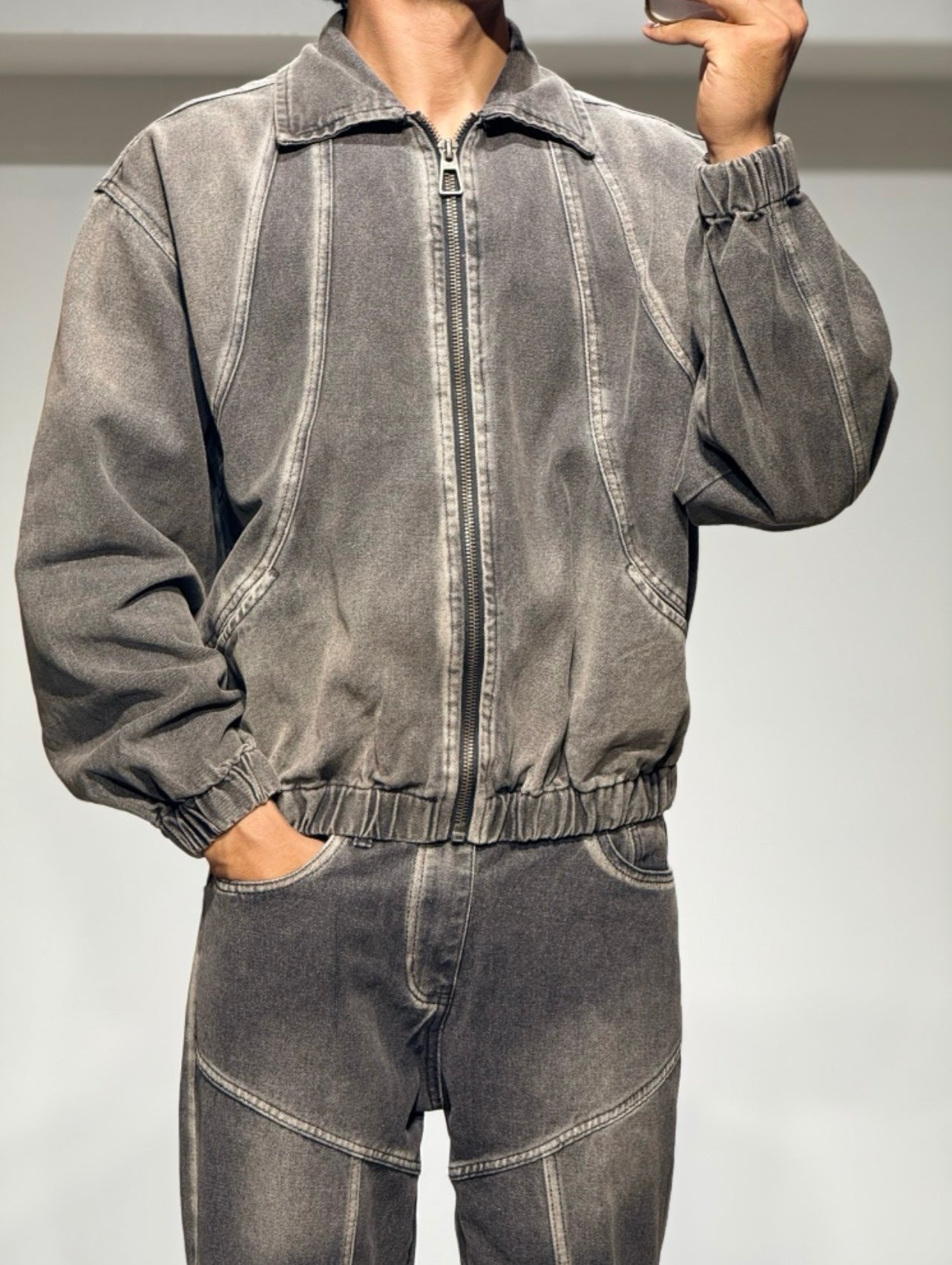 Ensemble en jeans, détails couture